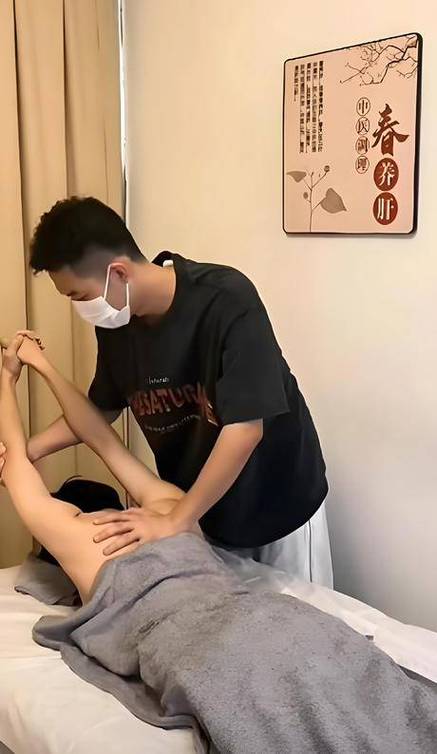 巨乳 高潮的相关介绍