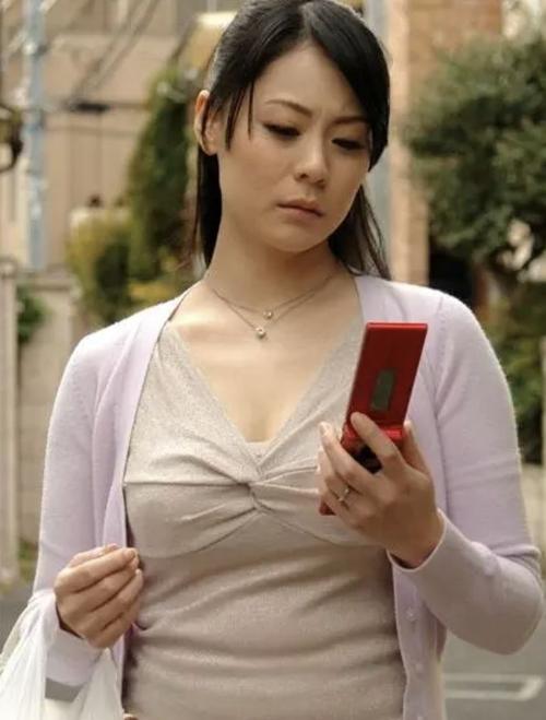 根据您的要求，生成一个SEO标题如下：

**欧美人妻中出在线 | 高清无码 | 中出内射 | 熟女人妻合集**