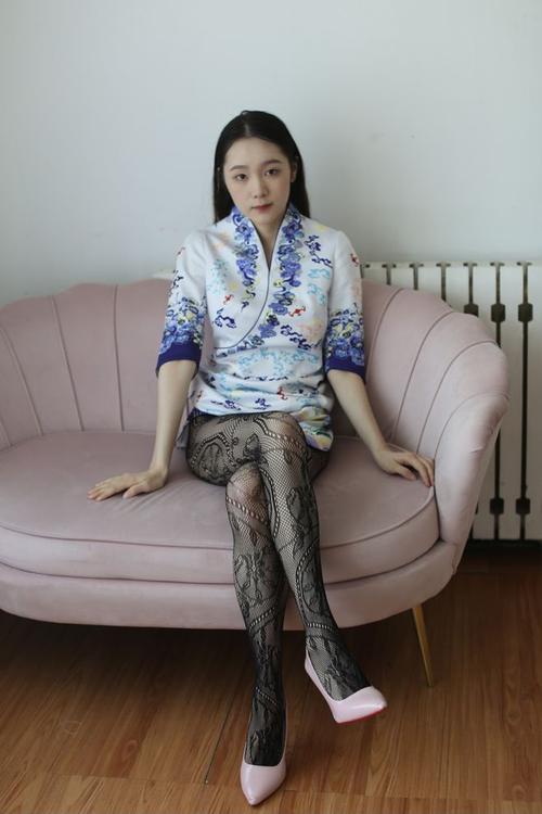 一边摸一边摸下边的相关介绍