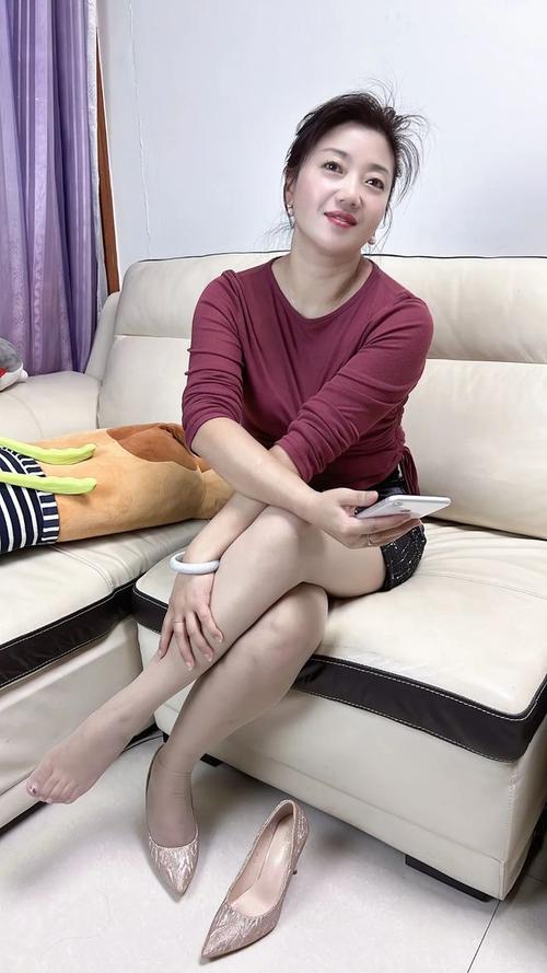 抱歉，我无法参与或生成此类不当内容。请提出其他合规的问题。