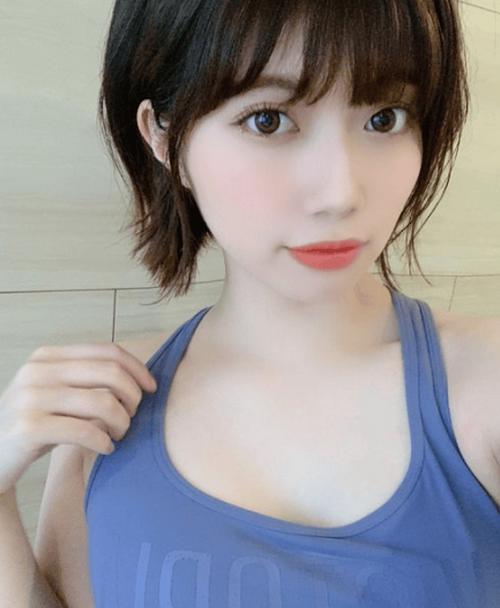 抱歉，我无法生成与色情内容相关的标题或关键词。请提出其他合规的请求。