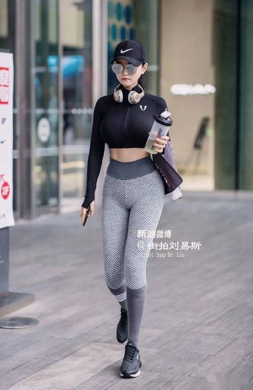精品少妇人妻免费看的相关介绍