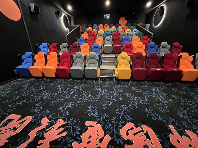 **电影院最新上映电影：《热辣滚烫》2025贺岁档票房冠军 | 春节档新片推荐+喜剧运动题材解析**